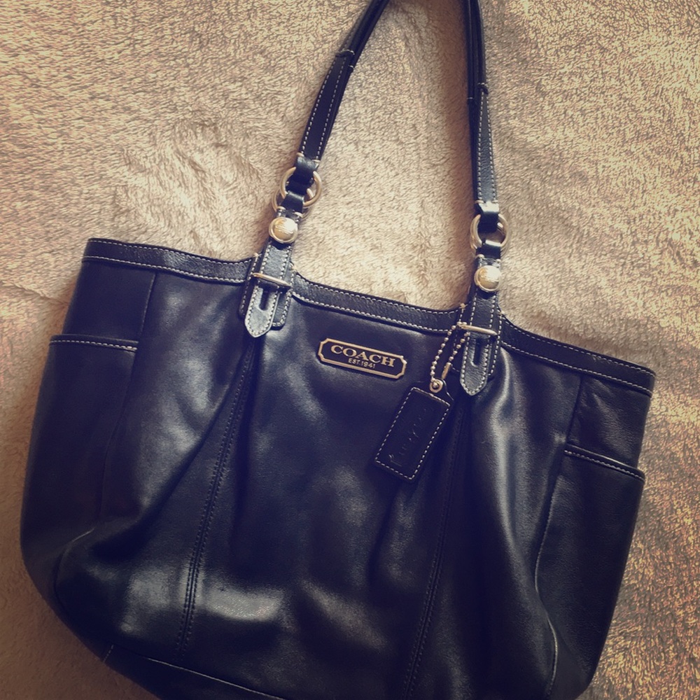 Coach black leather shoulder bag